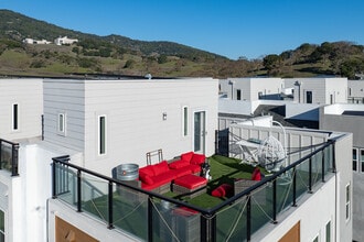 Verandah at Valley Oaks in Novato, CA - Foto de edificio - Building Photo