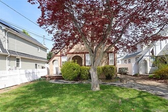 987 Kings Pkwy in Baldwin, NY - Building Photo - Building Photo