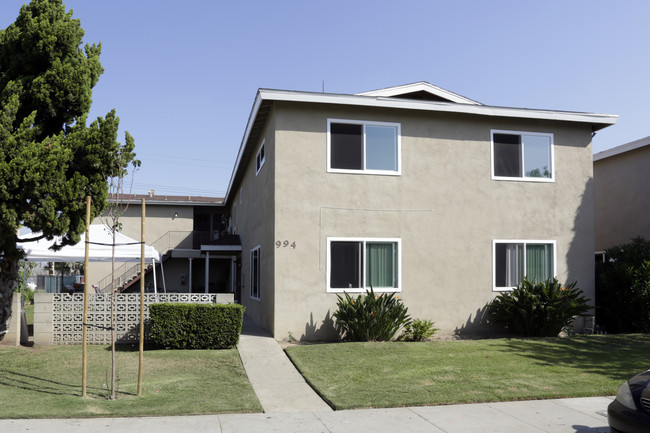 994 Mission Dr in Costa Mesa, CA - Building Photo - Building Photo