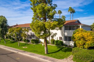Tamarak Apartments in Tempe, AZ - Building Photo