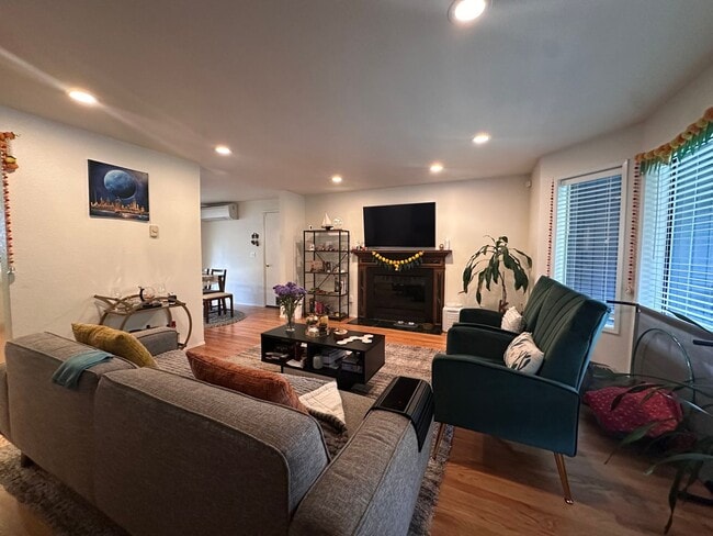 2535 NE 95th St in Seattle, WA - Building Photo - Building Photo