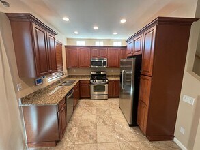 27909 Crown Ct Cir in Santa Clarita, CA - Building Photo - Building Photo