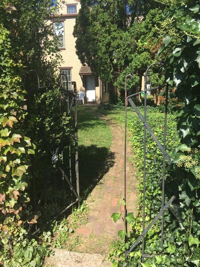 308 West Market Street Apartments and Nearby York Apartments For Rent