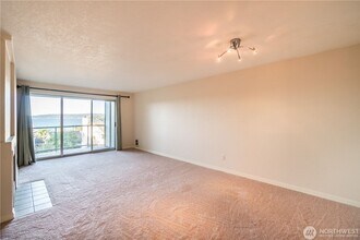 4165 178th Ln SE in Bellevue, WA - Building Photo - Building Photo