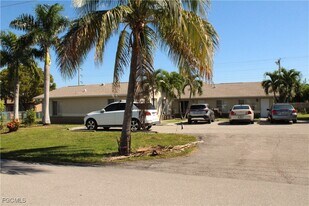 1811 SE 15th Pl in Cape Coral, FL - Building Photo