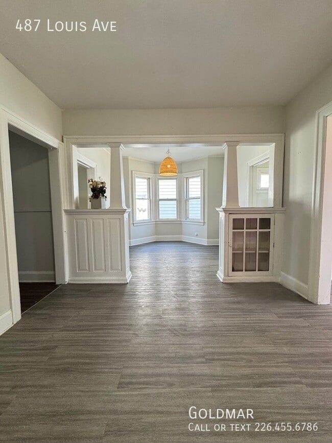 Charming & Bright 2 Bedroom Unit Now Available! in Windsor, ON - Building Photo - Building Photo