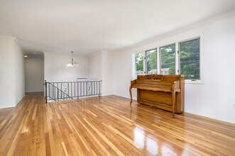 10 Stanwick Pl in Stamford, CT - Building Photo - Building Photo