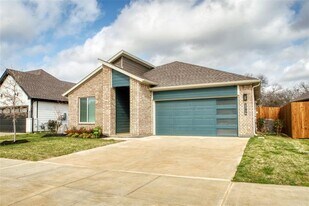 2716 McCormick St in Denton, TX - Building Photo