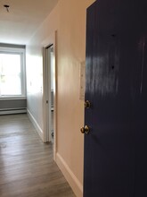 165 W Emerson St, Unit Apartment #4 in Melrose, MA - Foto de edificio - Building Photo