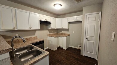 13102 Crystal Cove Dr in Houston, TX - Building Photo - Building Photo