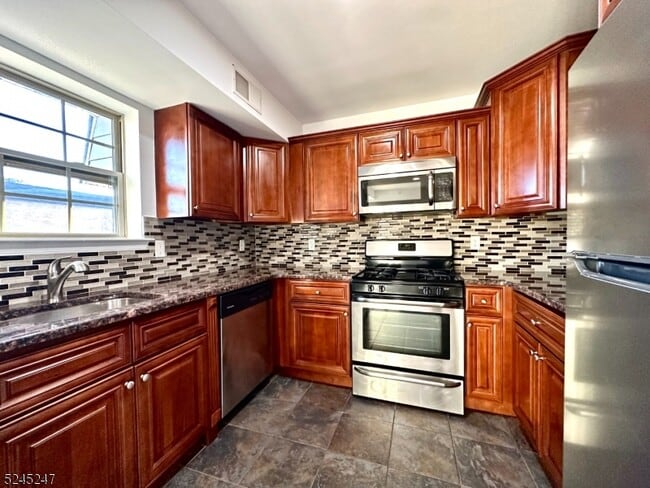 594 Jefferson Ave in Elizabeth, NJ - Building Photo - Building Photo