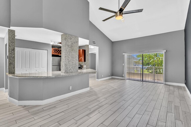 3465 NW 44th St in Lauderdale Lakes, FL - Building Photo - Building Photo