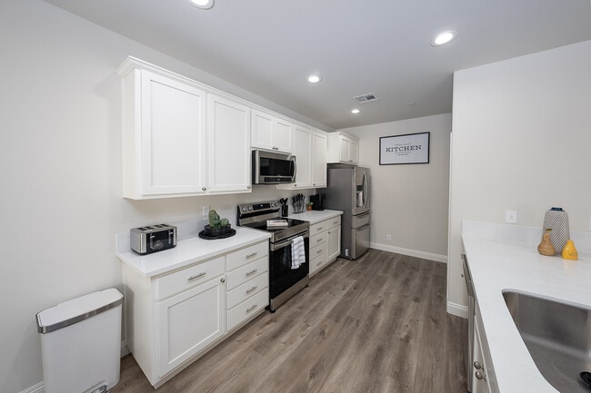 1018 Briarwood Ave in Ridgecrest, CA - Building Photo - Building Photo
