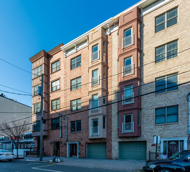 518 Grand St in Hoboken, NJ - Building Photo - Building Photo