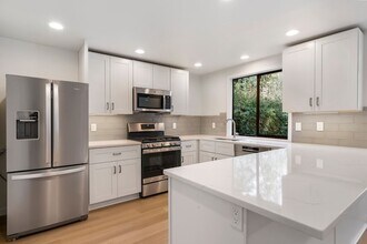 2217 Sahalee Dr W in Sammamish, WA - Building Photo - Building Photo