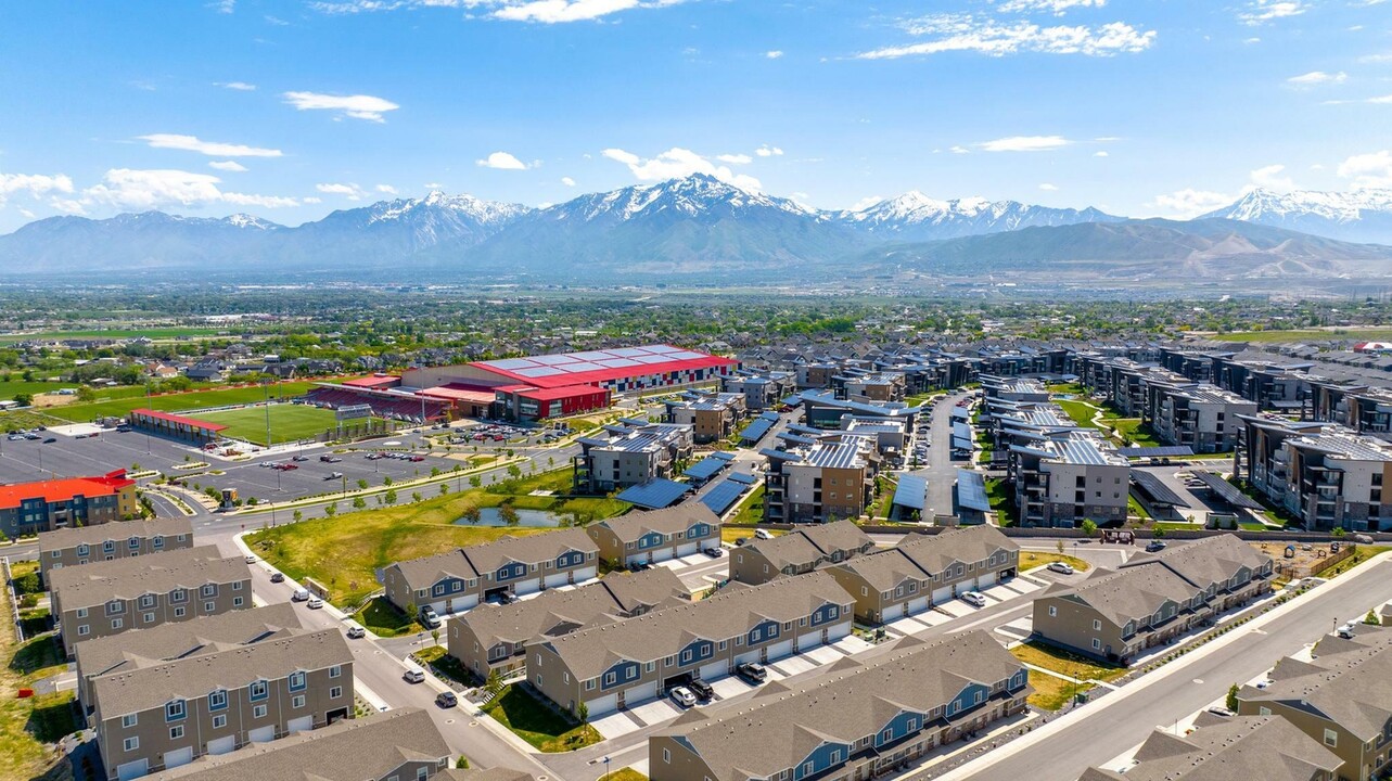 Herriman Townhomes - FC in Herriman, UT - Building Photo