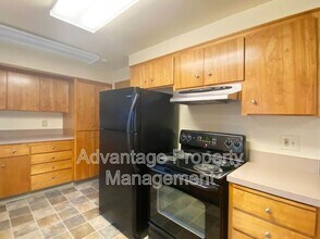411-413 E 3rd St in Halsey, OR - Foto de edificio - Building Photo