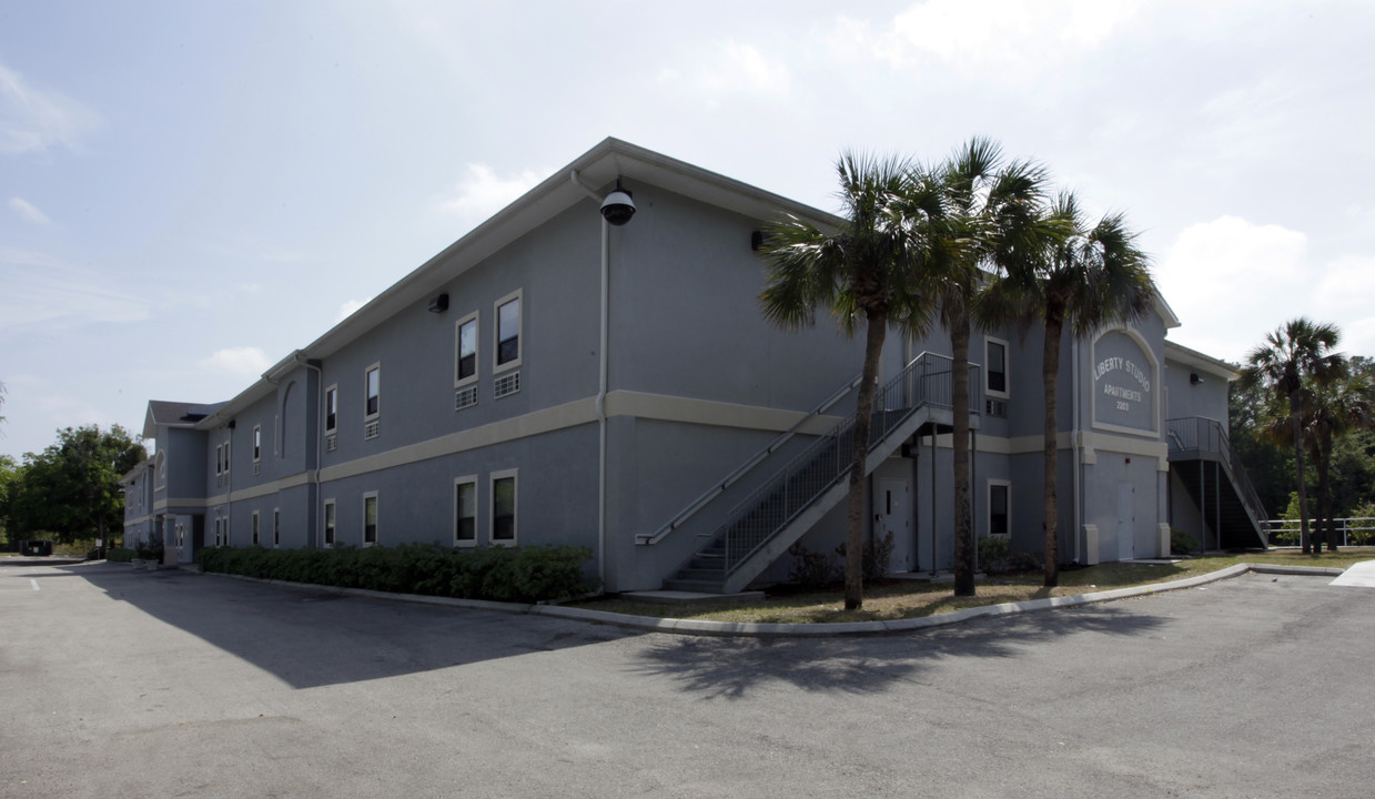 Liberty Studio Apartments in Jacksonville, FL - Building Photo