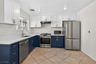 5649 Dawn Falls St in Las Vegas, NV - Building Photo - Building Photo