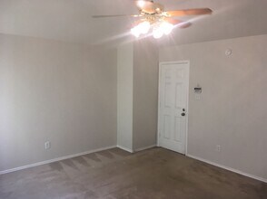 3611 Basset Dr in Killeen, TX - Foto de edificio - Building Photo