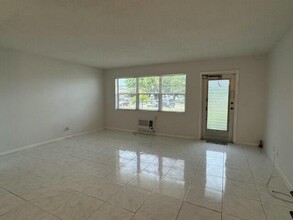 275 Camden L in West Palm Beach, FL - Building Photo - Building Photo