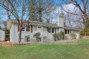 1661 Brewer Blvd SW in Atlanta, GA - Building Photo