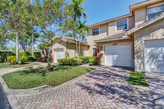 property at 6414 Park Lake Cir