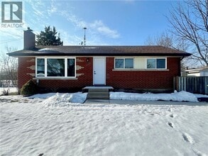 10 Glenellen Dr in St Catharines, ON - Building Photo - Building Photo