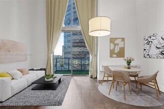 1050 Brickell Ave in Miami, FL - Building Photo - Building Photo