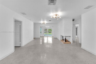 4449 SW 35th Ave in Fort Lauderdale, FL - Building Photo - Building Photo