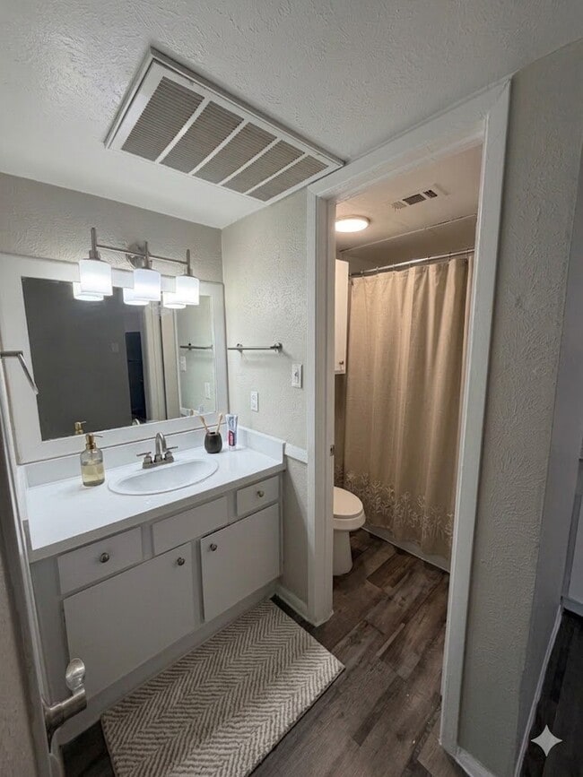11457 Dennis Rd, Unit Apt 1010 in Dallas, TX - Building Photo - Building Photo