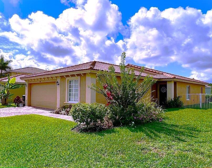 2127 Newport Isles Blvd in Port St. Lucie, FL - Building Photo