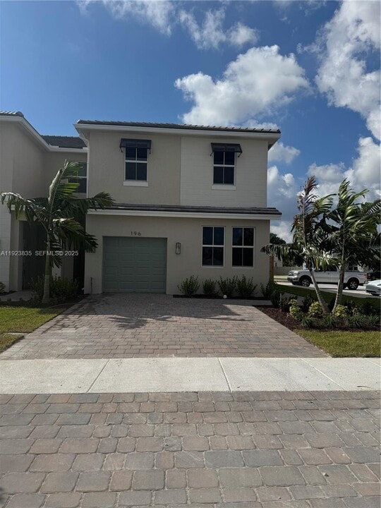 196 NE 13th Ave in Homestead, FL - Building Photo