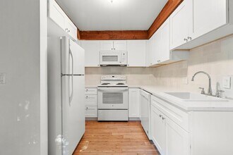 6780 SW Canyon Terrace in Portland, OR - Building Photo - Building Photo