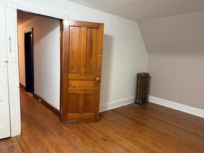 1115 W Main St, Unit Apt 2 in Norristown, PA - Building Photo - Building Photo