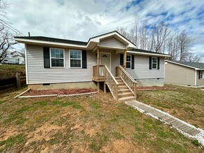 514 Robertson St in South Hill, VA - Building Photo - Building Photo