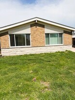 5250 Jarvis Ave in Skokie, IL - Building Photo
