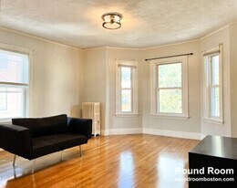 14 Smythe St, Unit 3 in Brookline, MA - Building Photo