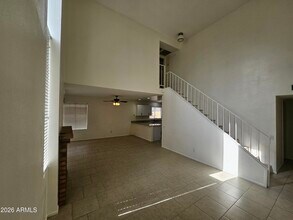 7038 S 42nd St in Phoenix, AZ - Foto de edificio - Building Photo