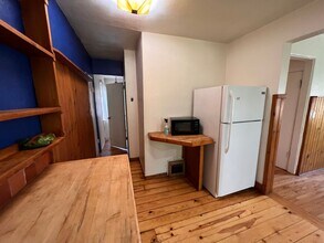 1324 Muscatine Ave in Iowa City, IA - Building Photo - Building Photo