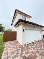 22902 SW 113th Ct in Miami, FL - Building Photo