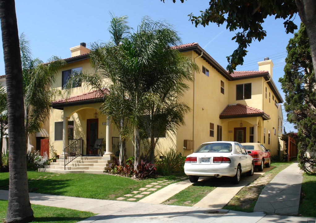 6111 Alcott St in Los Angeles, CA - Building Photo