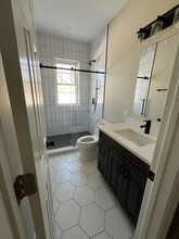 5857 W Byron St, Unit 2 in Chicago, IL - Building Photo - Building Photo