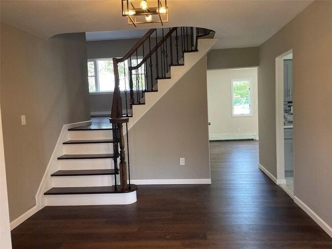 54 Schneider Ln in Hauppauge, NY - Building Photo - Building Photo