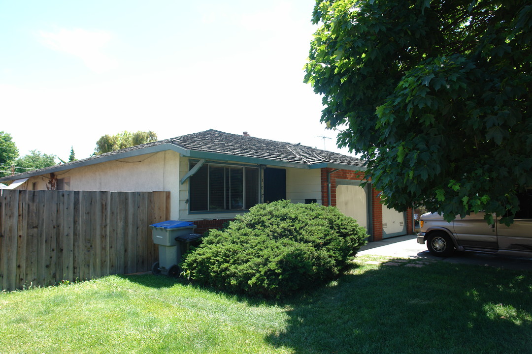 1060-1062 Nottingham Pl in San Jose, CA - Building Photo