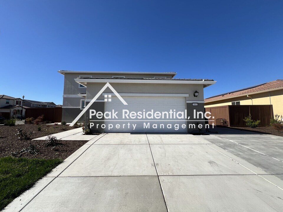 3001 Newfoundland Dr in Roseville, CA - Building Photo