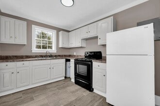 817 College St, Unit 817 College St #2 in Columbus, MS - Foto de edificio - Building Photo