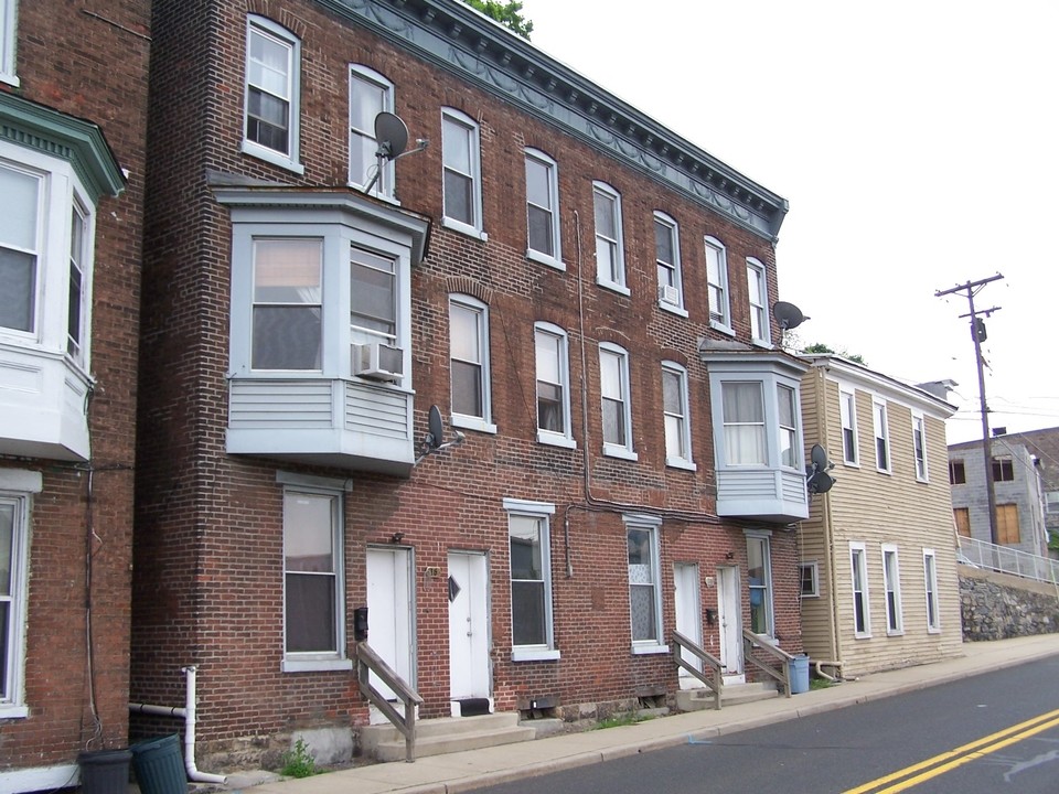 12-16 N Main St in Phillipsburg, NJ - Foto de edificio