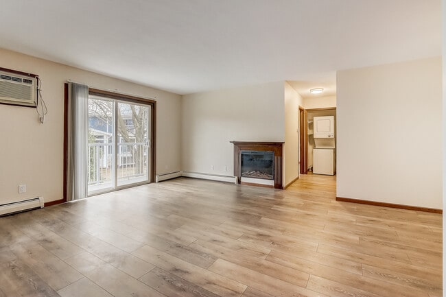 Heathercrest Apartments in Madison, WI - Building Photo - Building Photo