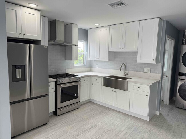 725 S Spruce St-Unit -B in Montebello, CA - Building Photo - Building Photo